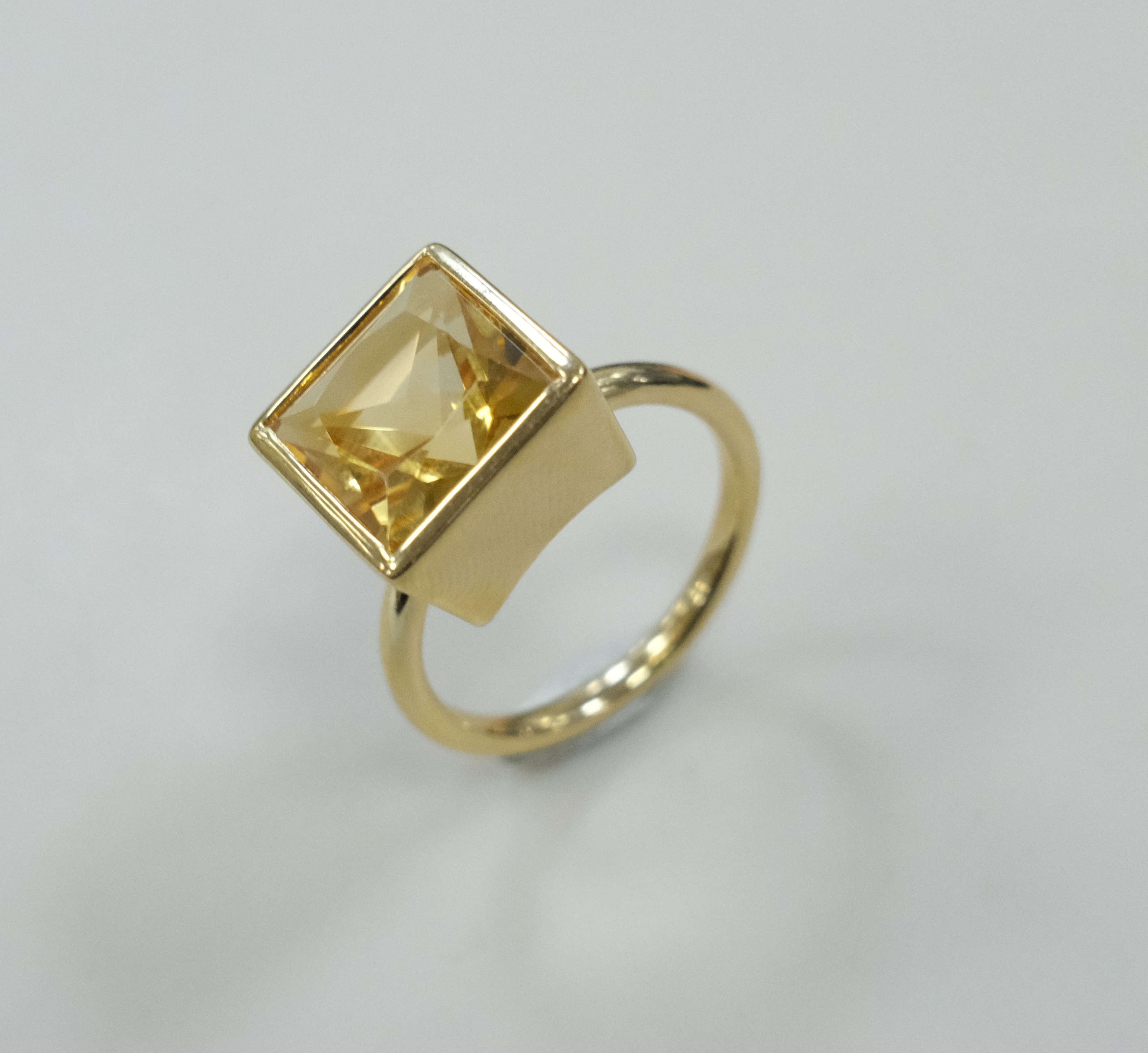 Серебряное кольцо с цитрином